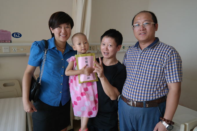 江西泰和三岁白血病女孩谢丽萍康复出院